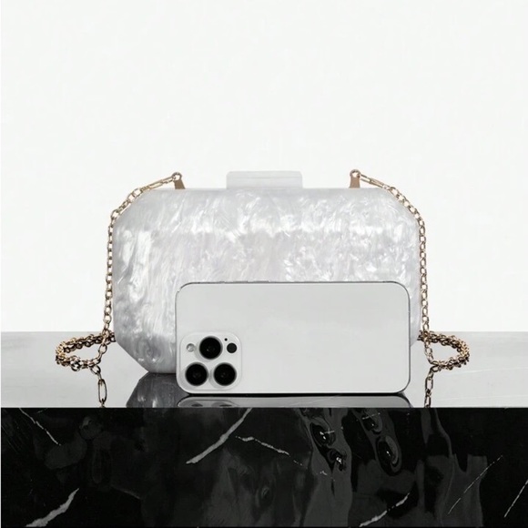 Elegant Acrylic White Clutch Bag - Picture 4 of 5